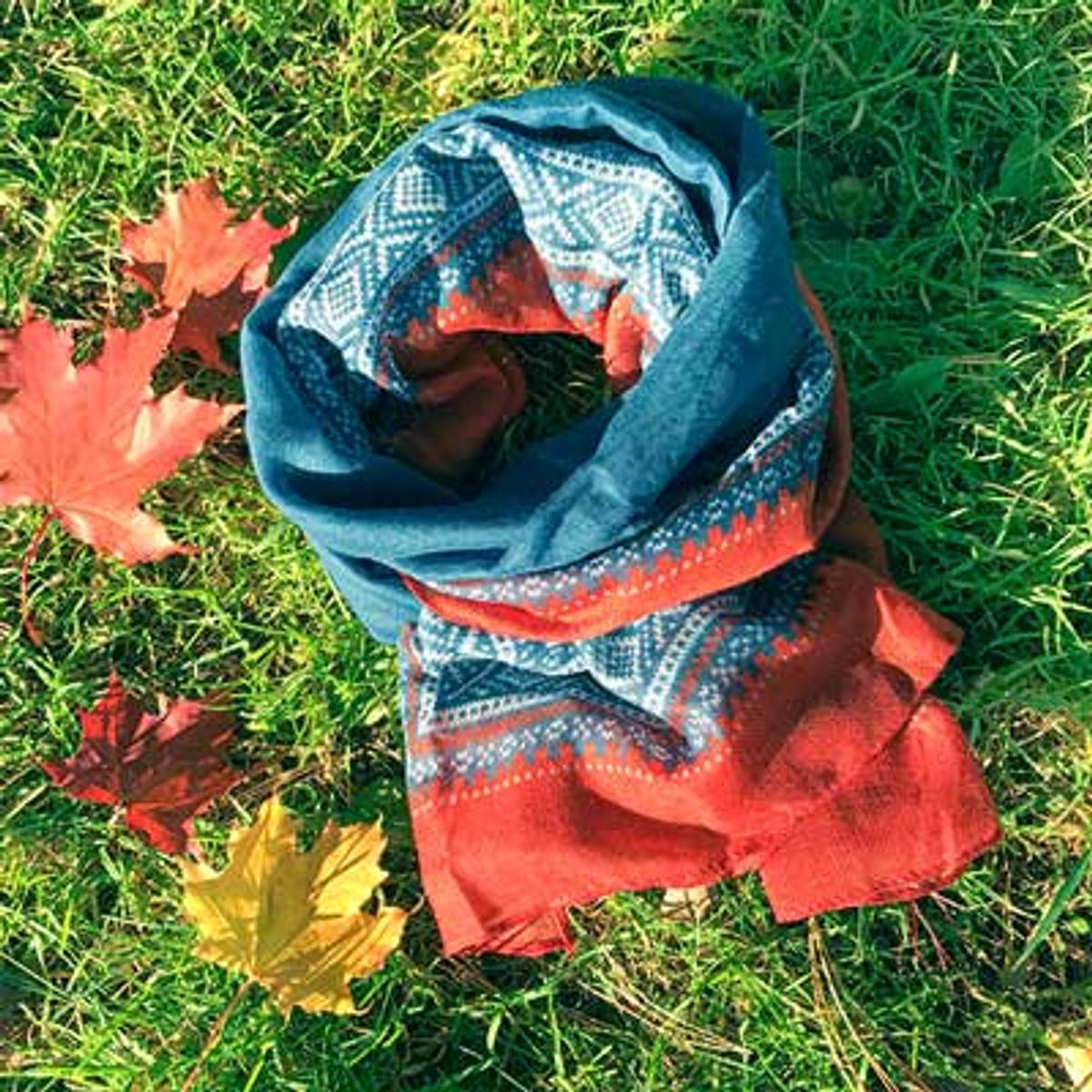 Scarf, MARIUS® pattern, petrol/hvite/rust