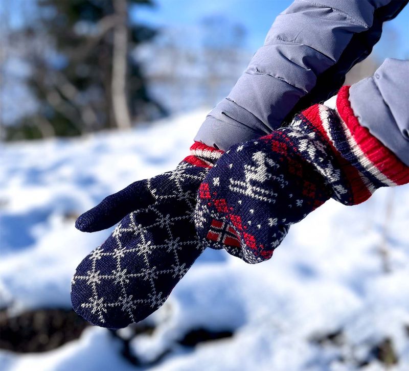 Woolly mittens, Ski sports