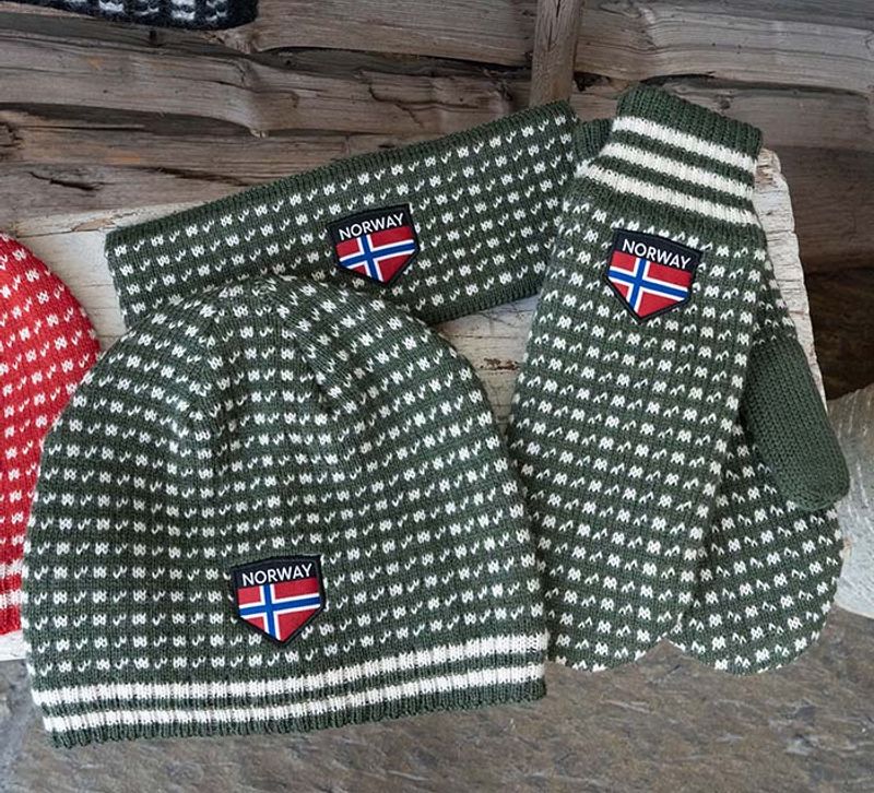 Knitted hat Islender, green/white