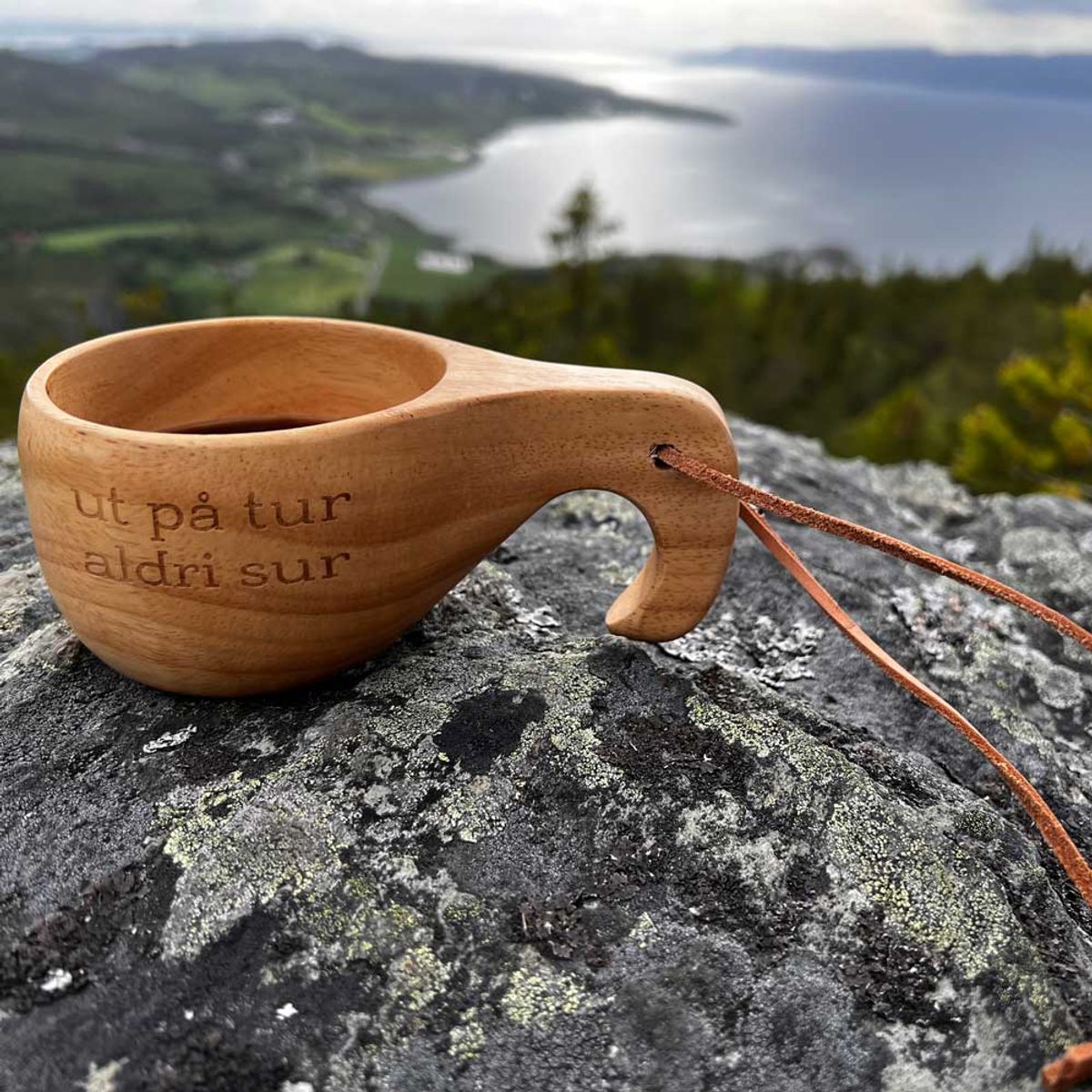Large hiking cup with leather strap, 